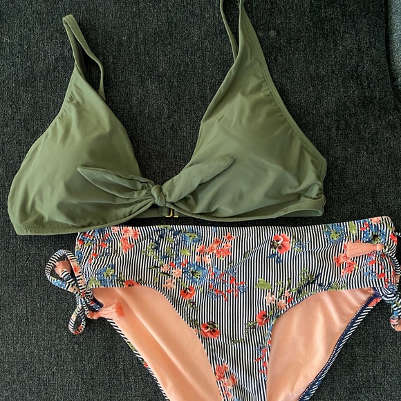 Bikini Set - Picture 1 of 2